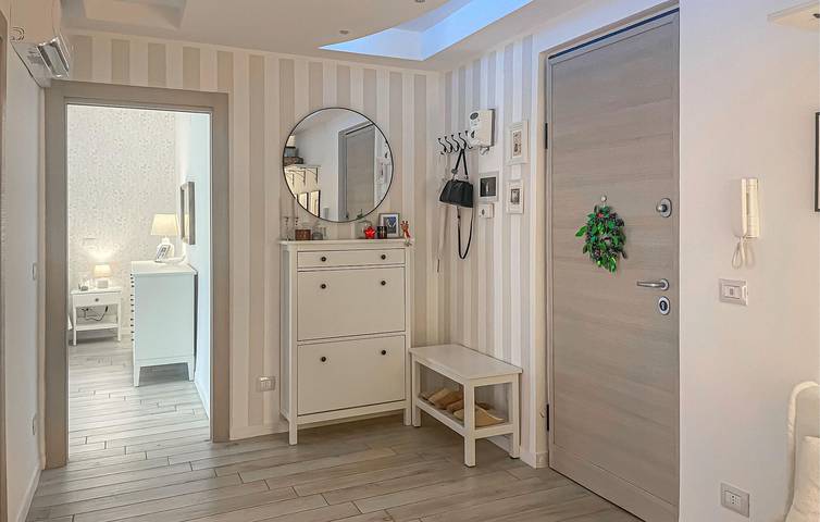 Appartement de vacances entier, Appartement moderne avec A/C et parking, 500m de L'Imperatrice in Taranto, Golfe de Tarente