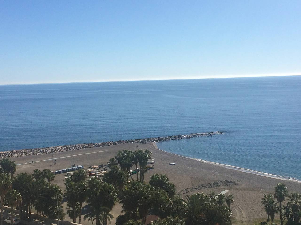 Entire apartment, Las Gondolas Beach Apartment 2 with Sea Views, Shared Pool, Balcony and Wi-Fi in Playa Puerta del Mar, Almuñecar