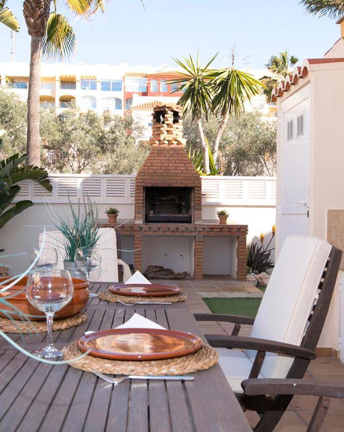 Apartamento de vacaciones para 9 personas, con jacuzzi y piscina para niños además de piscina y jardín - 1