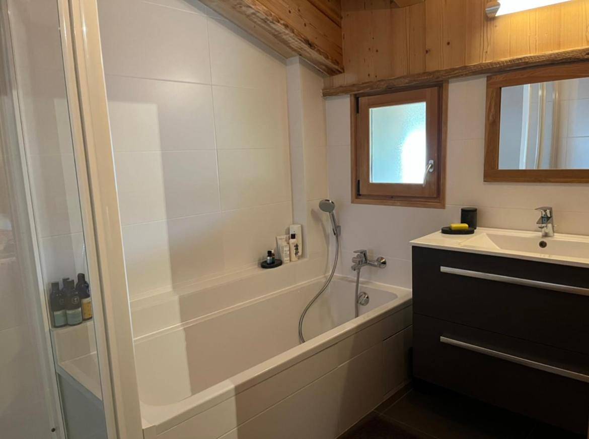 Le Chalet du Crêt - 8 pers, tout confort avec Jacuzzi in Notre-Dame-de-Bellecombe, Région d'Albertville