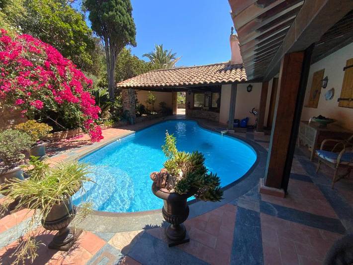 Location de vacances pour 2 personnes, avec jardin et terrasse ainsi que vue et piscine dans Île du Levant - 3