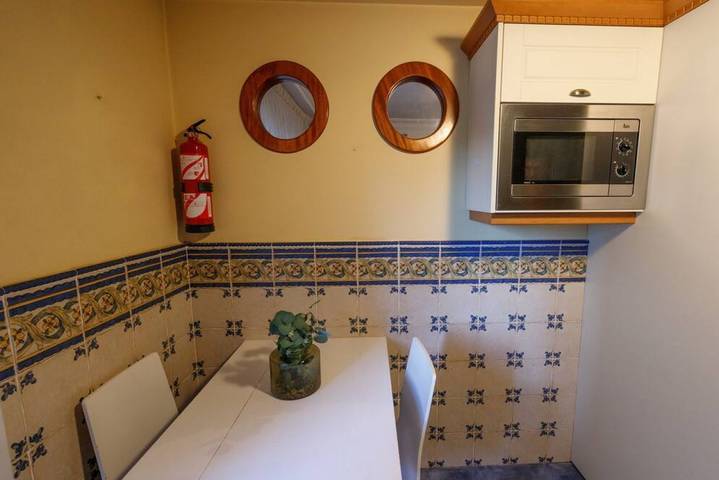 Apartamento entero, Sopelana pueblo muy cerca de la playa ideal para surfistas y familias. in Sopelana, Costa Vasca