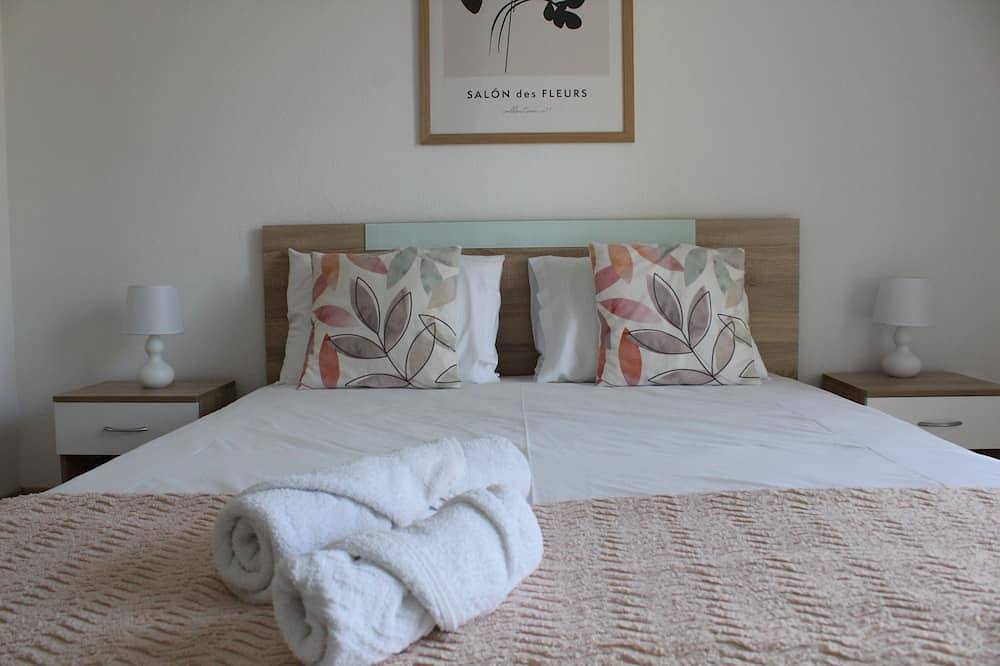 Villa Mare Azul, 300sqm Seafront villa 6 bedrooms, 6 bathrooms in Chaniotis, Kassandra