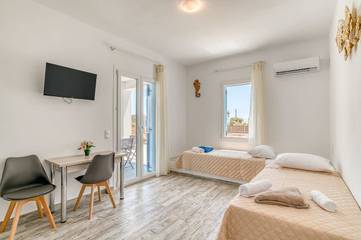 Holiday Apartment for 4 People in Paros, South Aegean region, Photo 2
