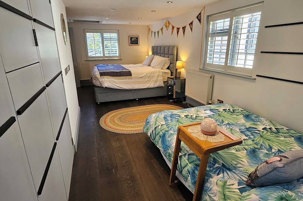 Set in the heart of Lyme Regis in the conservation area of the old town in Lyme Regis, Dorset