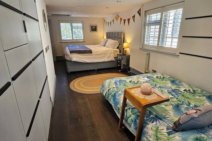 Set in the heart of Lyme Regis in the conservation area of the old town in Lyme Regis, Dorset