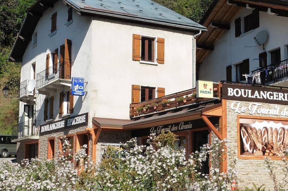 Entire apartment, Gite Le Fournil Des Aravis (8personnes) in La Giettaz, Albertville region