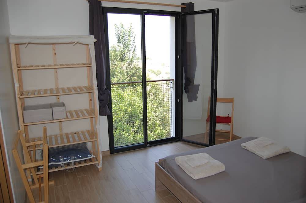 5 minutes from town center, quiet, sea and mountain views in Bastia, Cap Corse