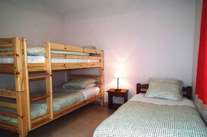 Location de vacances pour 7 personnes, avec jardin ainsi que terrasse et piscine, animaux acceptés à Gavaudun - 3