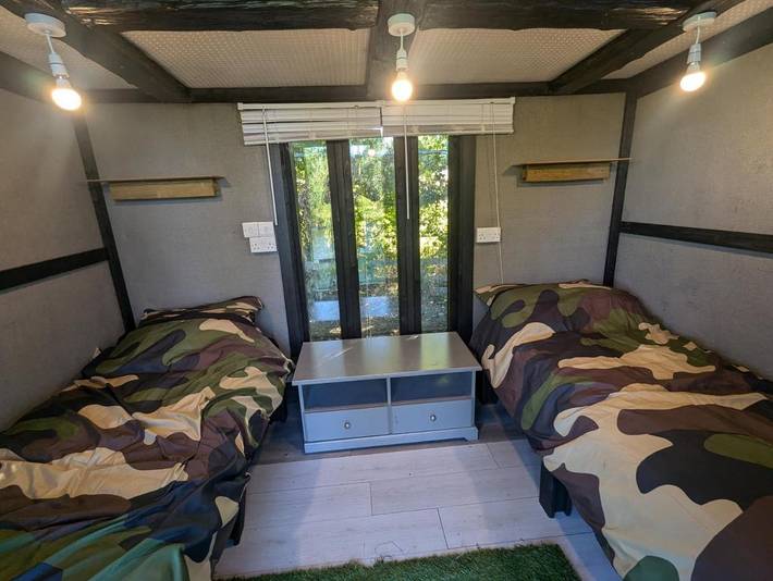 Bungalow for 2 people, with Terrace and Lake view as well as View in London