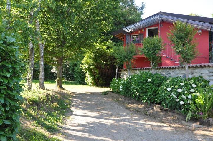 Casa vacanza per 3 persone, con Balcone e Giardino nonché Piscina e Panorama a Cantù