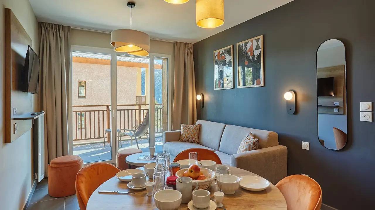 Apartamento vacacional entero, Apartamento de vacaciones para 6 personas con piscina in Auron, Saint-Étienne-de-Tinée