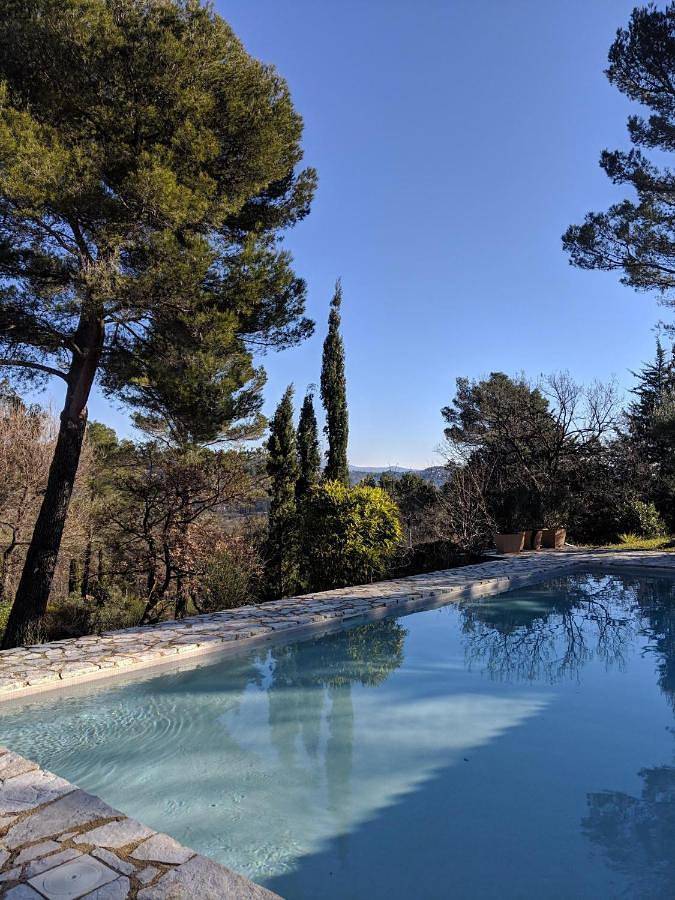 Chambre d’hôte pour 6 personnes, avec Terrasse et Jardin ainsi que Piscine et Vue à Seillans - 2