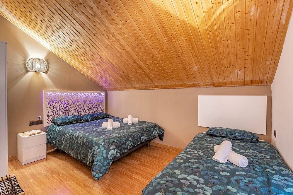 Appartement entier, Appartement de vacances \"Ski Lodge Duplex Suite Rosa\" près des pistes avec terrasse privée et Wi-Fi in Sierra Nevada Ski Resort, Monachil