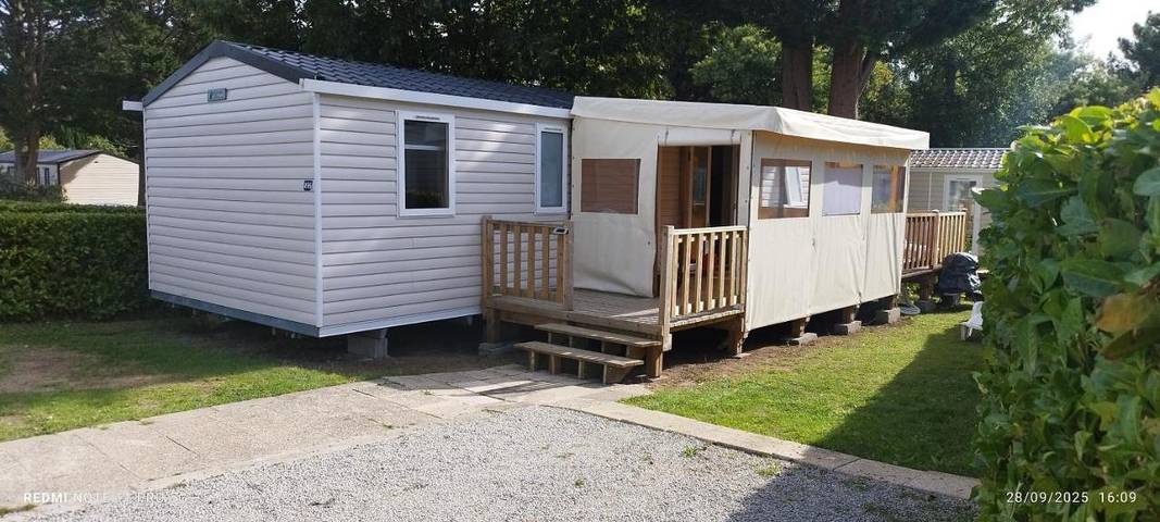 Camping pour 6 personnes, avec jardin ainsi que piscine et jacuzzi