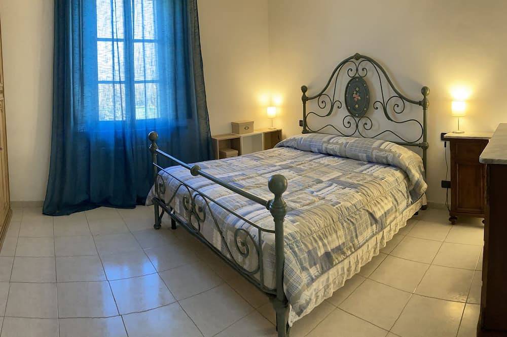 Two-room apartment 500 m from the airport in Pisa, Italienische Riviera