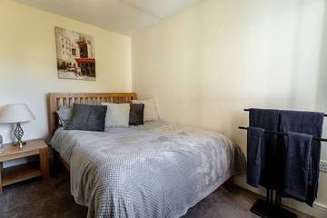 Apartment for 4 People in Swindon, North Wessex Downs, Photo 3