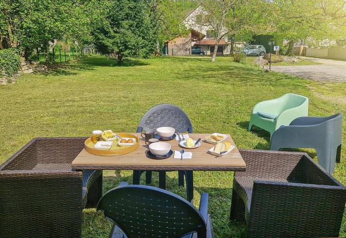 Gîte pour 4 personnes, avec terrasse et jardin à Montmorot - 4