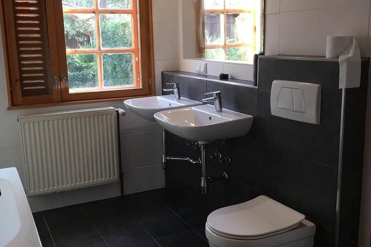 Ferienhaus für 8 Personen, mit Balkon/Terrasse und Terrasse sowie Garten und Pool in Wiefelstede - 4