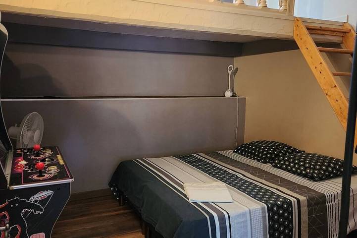 Villa avec piscine sans vis à vis en plein vignoble sur 2 hectares de terrain in La Roquebrussanne, Région de Brignoles