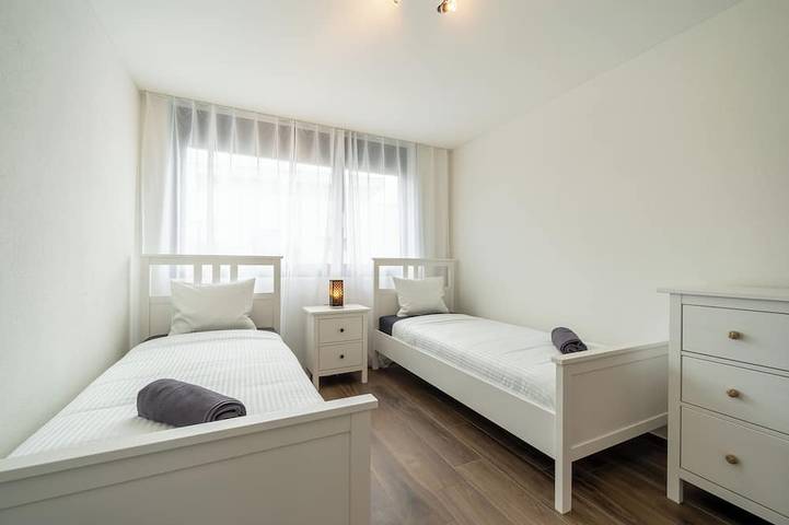 Swiss Living | High-Tech Kitchen, 1G WiFi, Balcony in Menziken, Aargau-Basel
