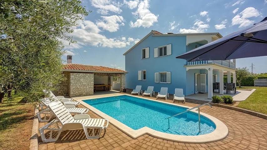 Villa für 8 Personen, mit Pool und Garten in Kaštel (Plovanija)