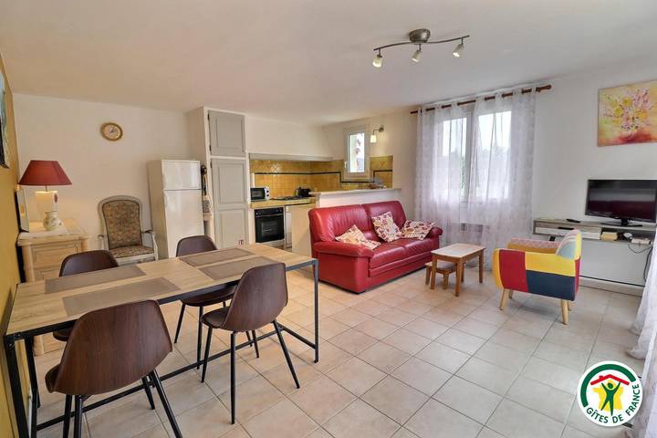 Gîte for 4 people, with pool and terrace as well as garden, with pets - 1