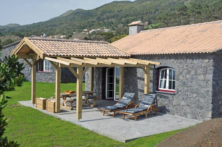 Location de vacances pour 5 personnes, avec jardin ainsi que vue et sauna dans São Jorge