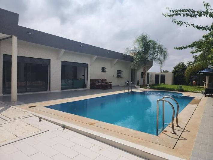 Villa pour 12 personnes, avec sauna ainsi que piscine et vue