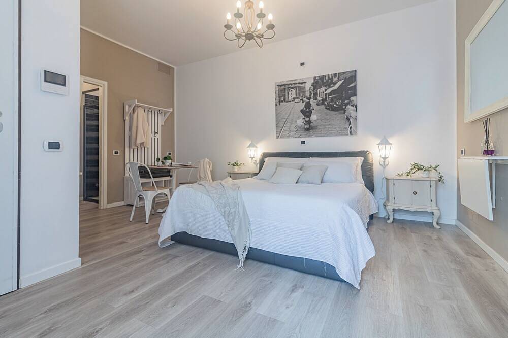 Entire apartment, Thea-historical center Monza in Centro (Monza), Monza