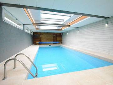 Gîte pour 8 personnes, avec piscine et jacuzzi ainsi que terrasse et jardin à Ohey