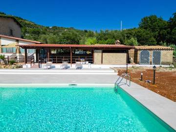 Chambre d’hôte pour 3 personnes, avec terrasse ainsi que piscine et jardin à Itri