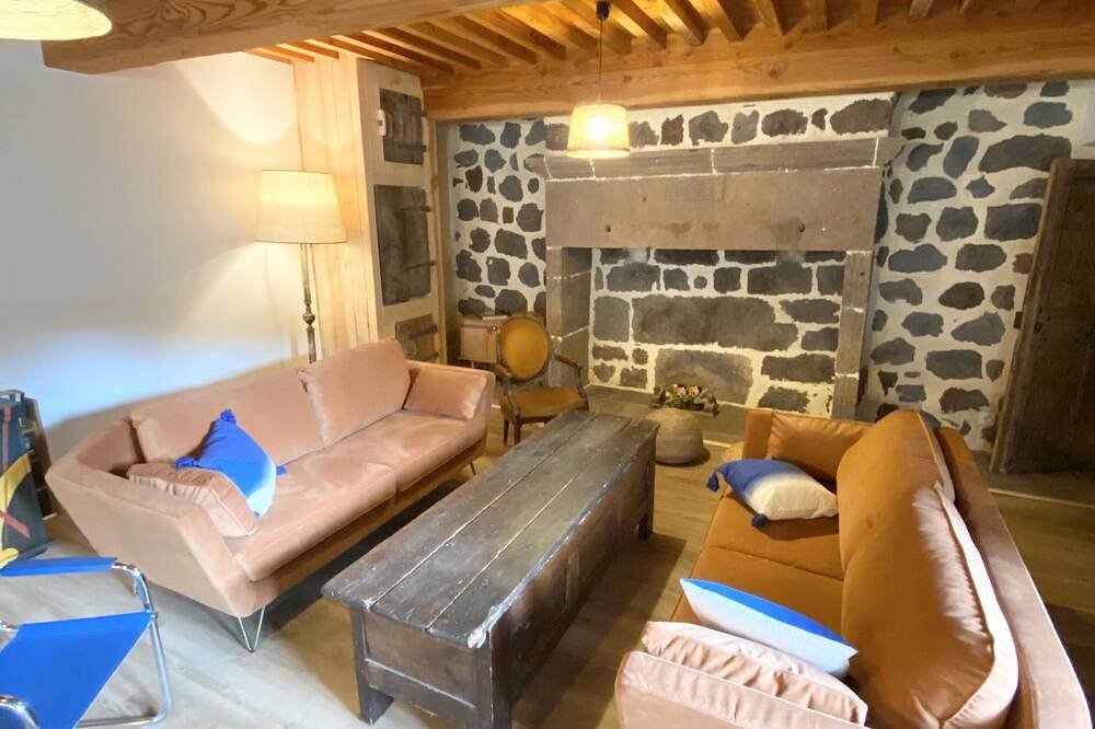 Maison Forte du Xvi -ème Siècle Entre les Gorges de la Loire et Allier in Vergezac, Haute-Loire