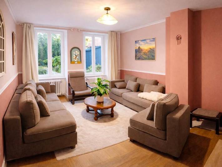 Location de vacances pour 8 personnes, avec jardin dans Office De Tourisme Du Pays De Mauriac - 2
