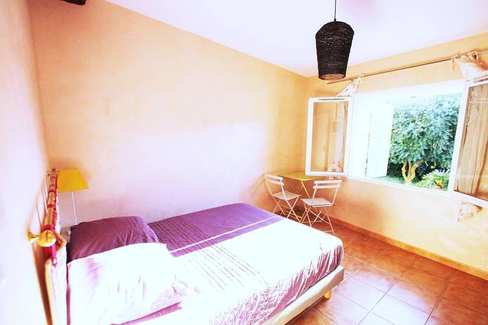Provencal house in the heart of Sanary, with private garden and swimming pool in Sanary-sur-Mer, Mittelmeerküste (Frankreich)