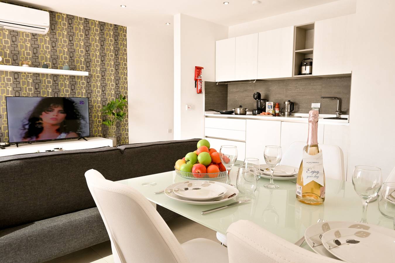 Geheel appartement, A Sunny Seaview In Central Sliema in Sliema, Malta