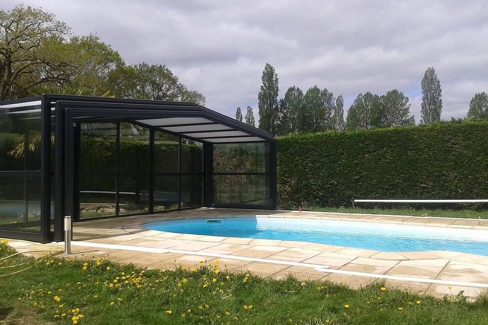 Longère with heated indoor pool on 18 ha estate with animals in Quimperlé, Côte de Cornouaille