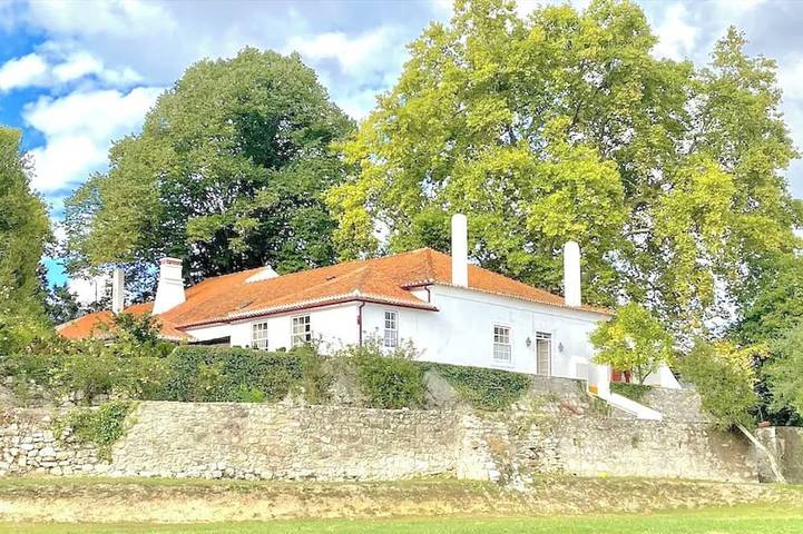 Alquiler para 17 personas, con piscina y jardín en Pombal