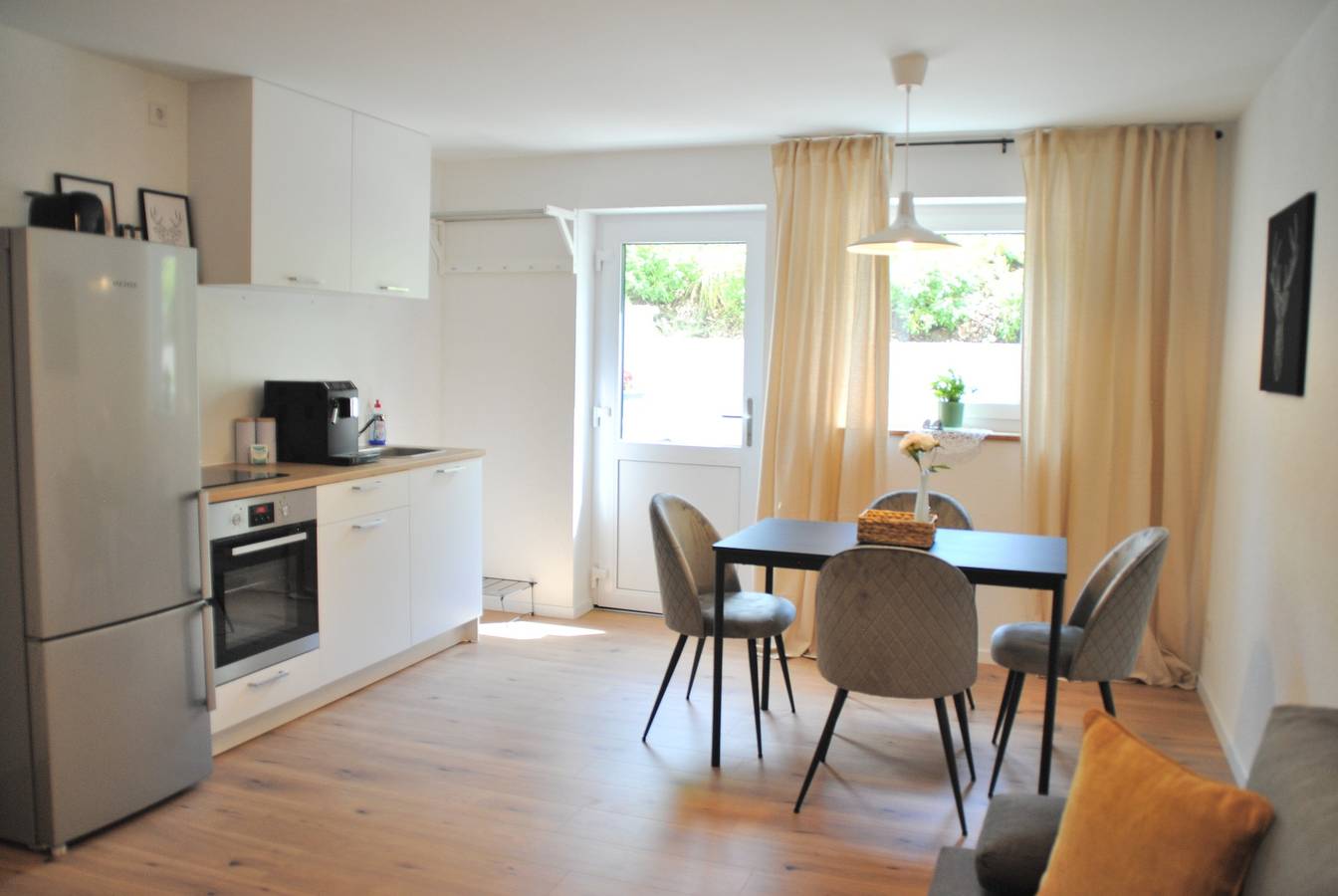 Apartamento entero, Apartamento 'La Rosa' con terraza privada y Wi-Fi in Weißensberg, Suabia (Baviera)