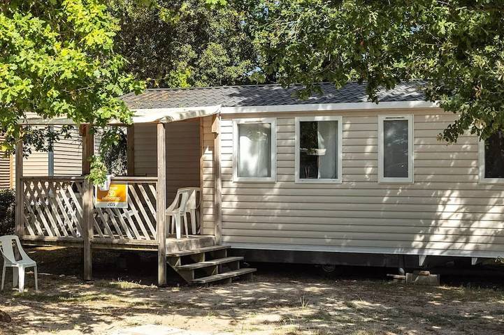 Camping pour 6 personnes, avec piscine, animaux acceptés à Soulac-sur-Mer