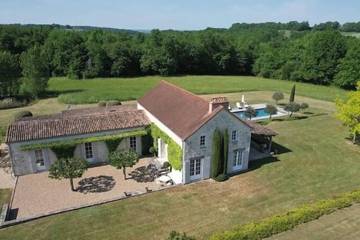 Gîte pour 8 personnes, avec terrasse et jardin à Monestier
