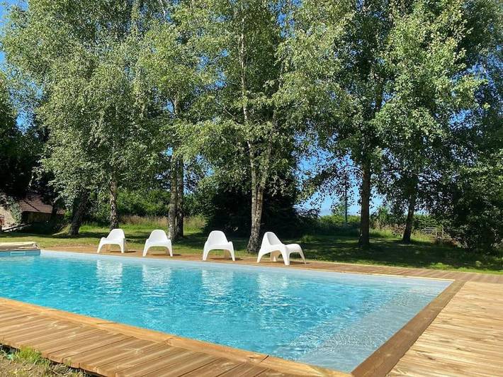 Location de vacances pour 12 personnes, avec piscine ainsi que jardin et terrasse à Saint-Germain-les-Belles - 4