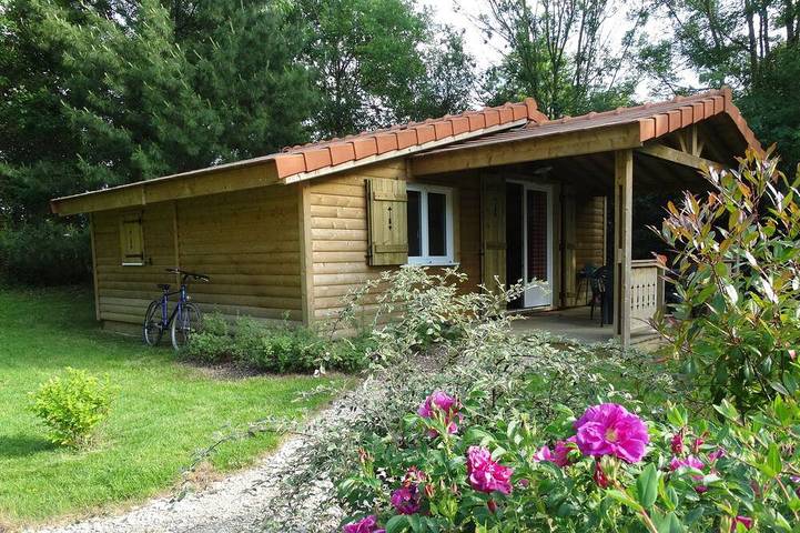 Gîte pour 6 personnes, avec piscine ainsi que jardin et terrasse à Le Fay
