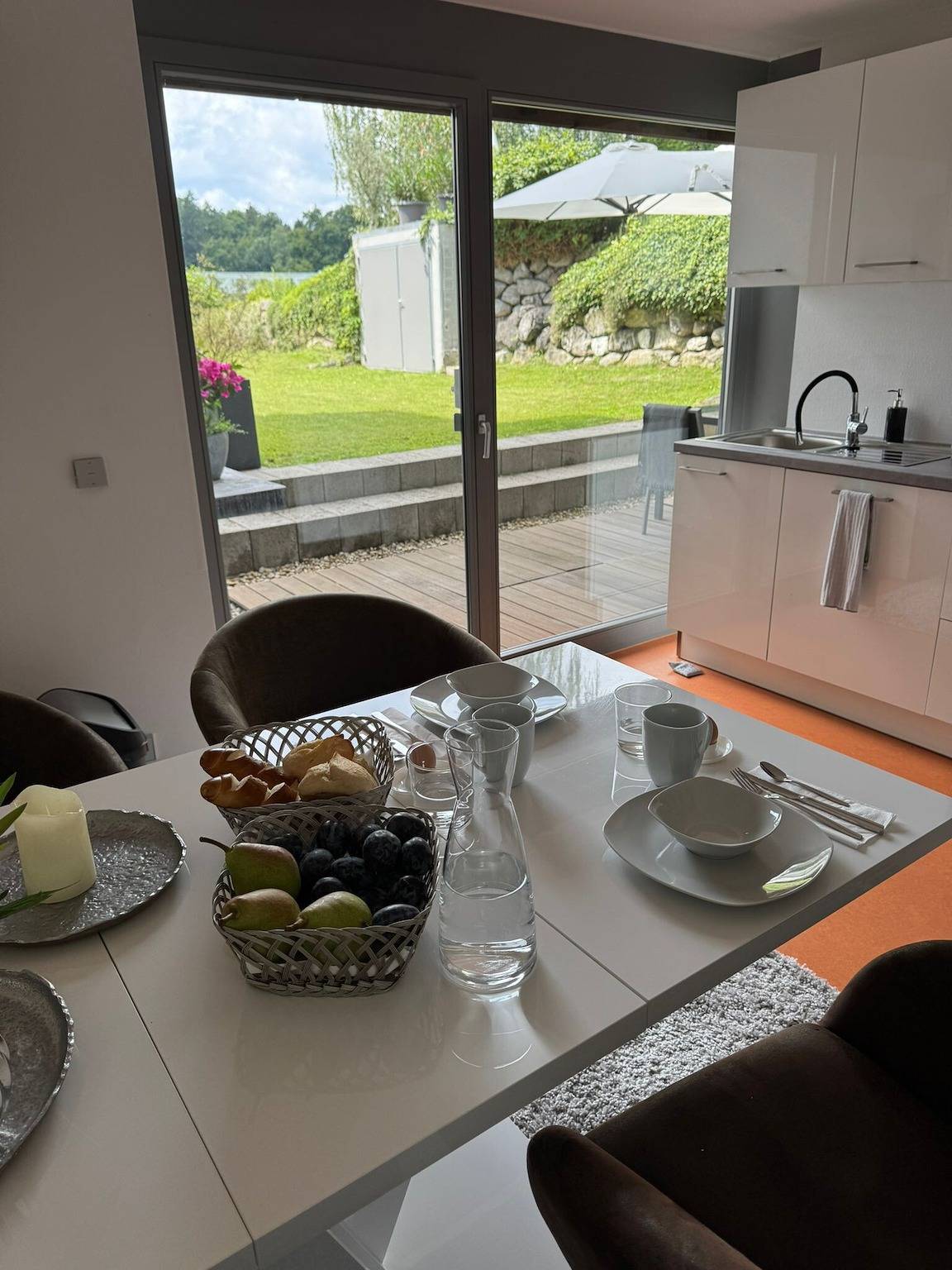 Apartamento entero, Apartamento 'Ruhe Und Living' con terraza privada, jardín y wifi in Friedrichshafen, Region Bodensee-Oberschwaben