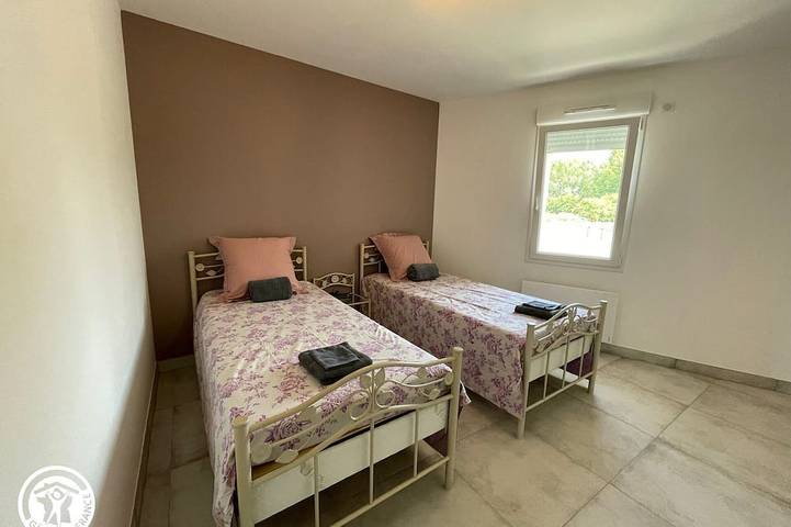 Gîte pour 6 personnes, avec jardin à Les Magnils-Reigniers - 2