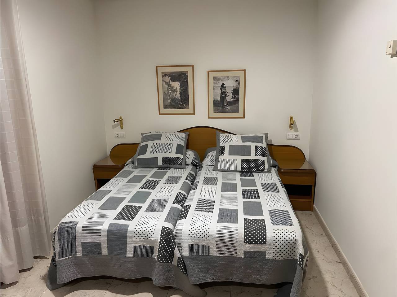 Chambre d’hôtes 'Habitació Familiar' avec balcon, Wi-Fi et climatisation in Figueras, Haut-Ampurdan