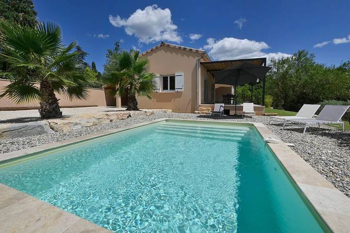 Location de vacances pour 8 personnes, avec jardin, animaux acceptés à Saint-Michel-d'Euzet