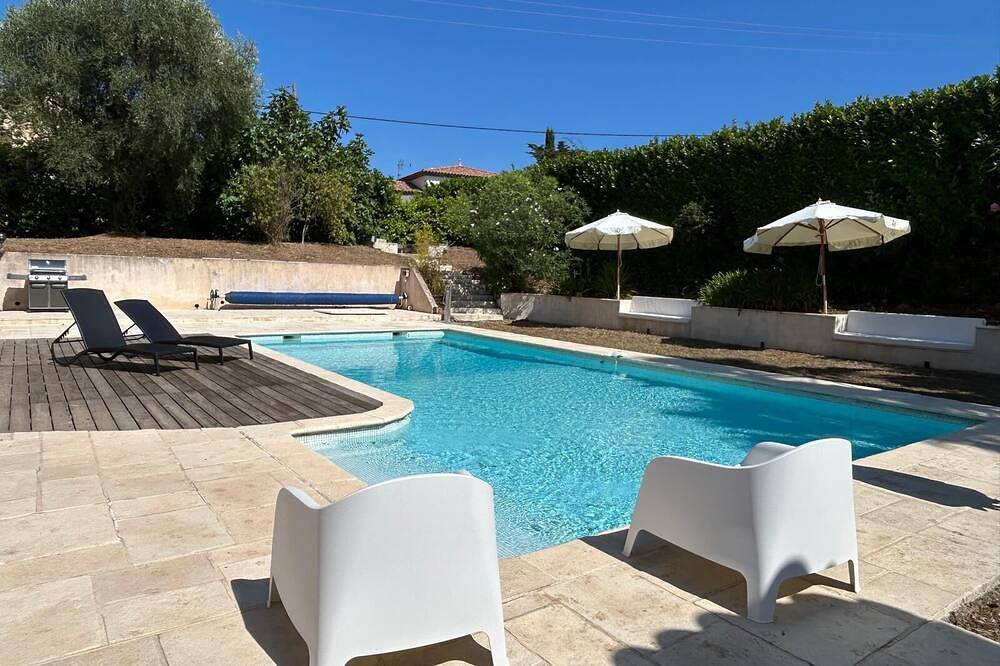 Villa à Saint Jeannet dans l'arrière pays Niçois \n10 personnes\njardin clos in Saint-Jeannet, Région de Cannes