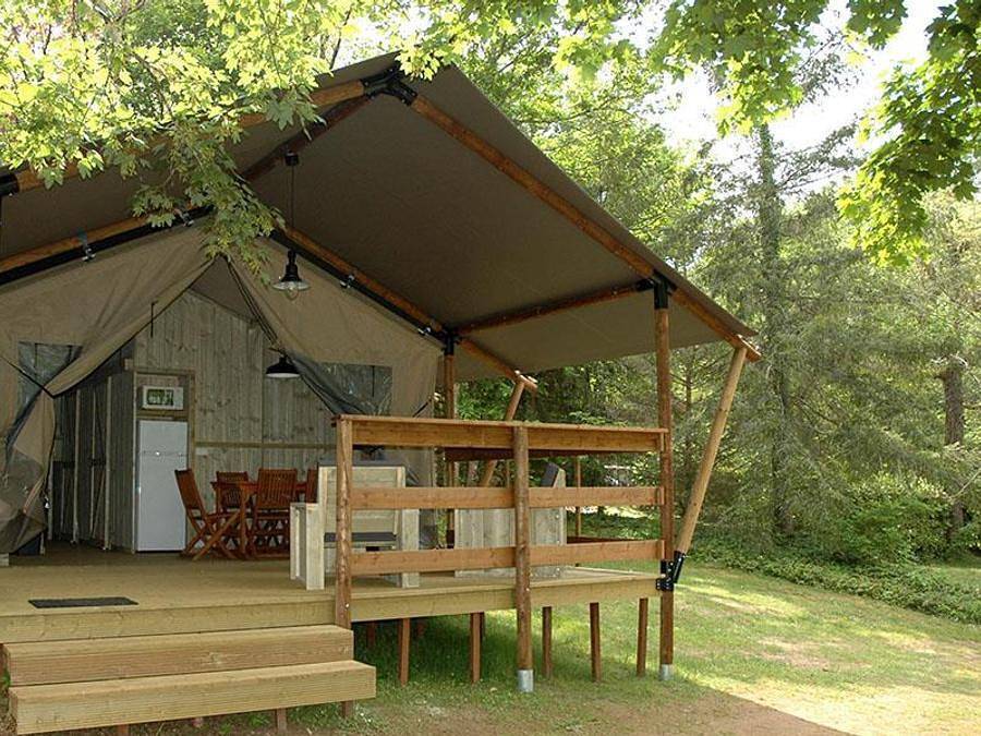 Camping les Pialades - Safarizelt 6 personen - Woody Lodge 50m² mit überdachter Terrasse - 3 Zimmer (mit Sanitäranlagen) in Nabirat, Périgord Noir
