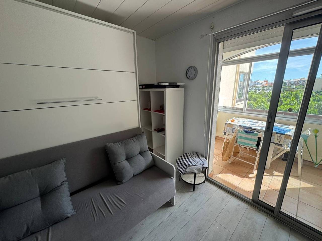Entire studio, Cozy Studio in Cap d'Agde for 2 with Boat Views in Cap d'Agde, Agde